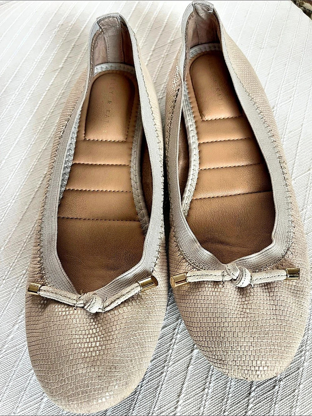 Kelly & Katie Ballet Flat in Beige/ Gold